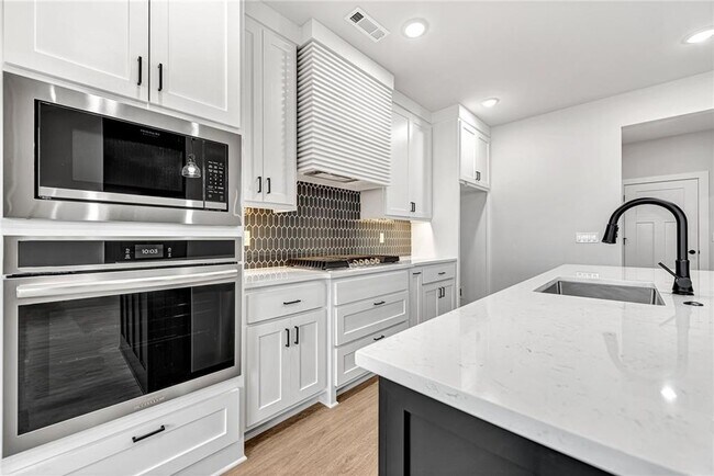 Building Photo - 1850 Momi St