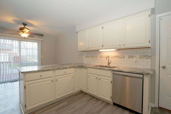 Building Photo - Got to see!  Two bedroom brick ranch style condo in Clinton Twp