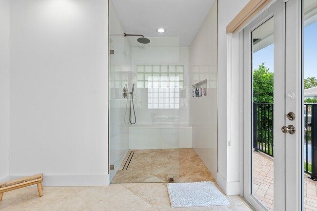Building Photo - 1332 Tamarind Way