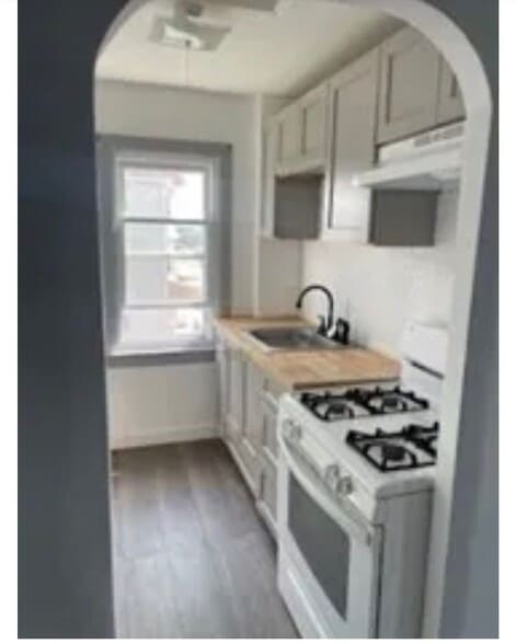 Building Photo - 8 Lane St