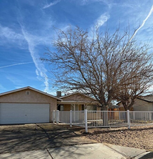 Building Photo - Adelanto Family Neighborhood! $2,100 3 Bed...