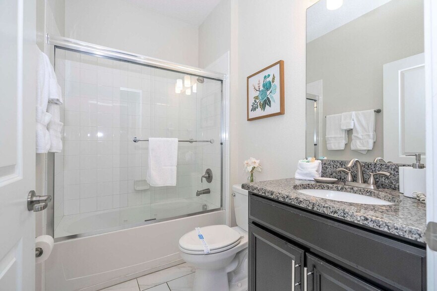 Building Photo - 4827 Kings Castle Cir