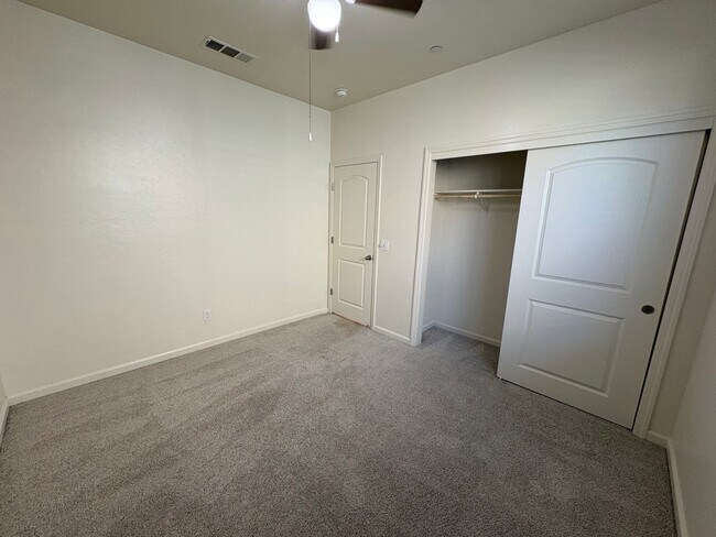 Building Photo - Beautiful home in a gated community Rent Ready!