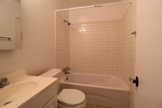 Building Photo - October FREE On This 3 Bedroom 2 Bath Home...