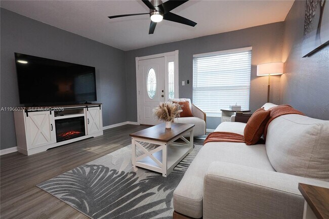 Building Photo - 742 Granada St