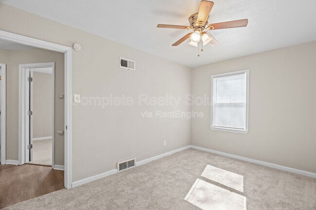 Building Photo - 9750 Lorna Ln