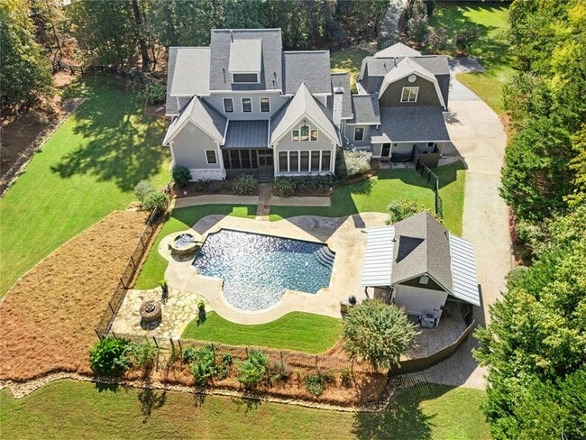 Building Photo - 390 Hembree Rd