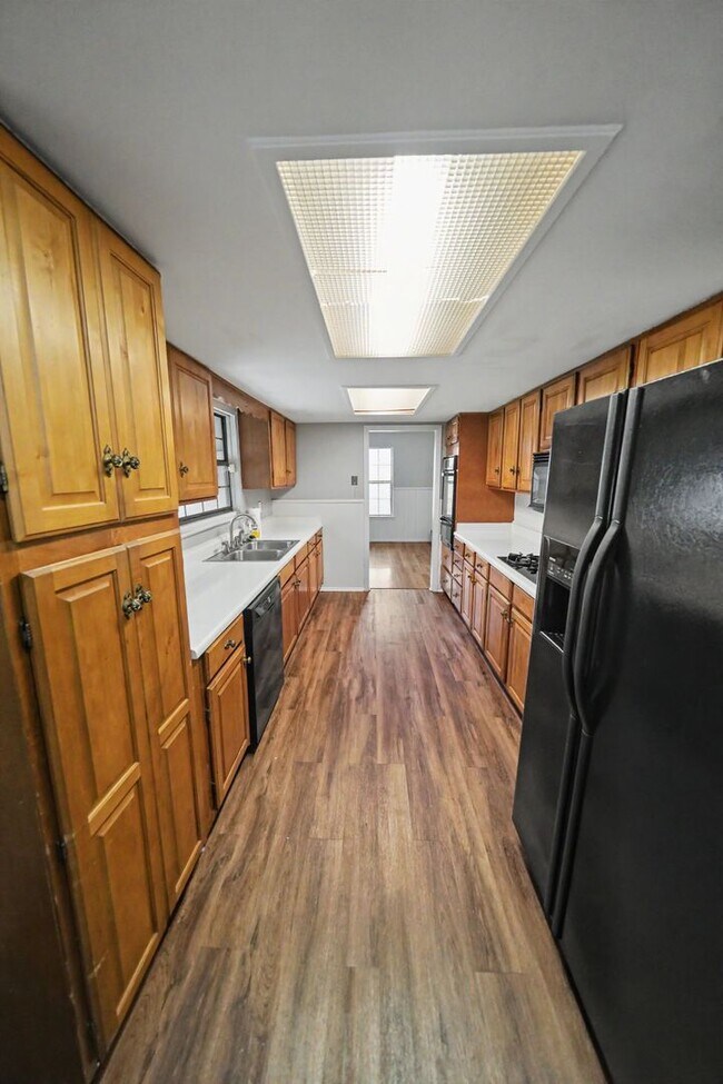 Building Photo - Classic Northeast San Antonio Gem with Two Living Areas - Realtor Commission: $500