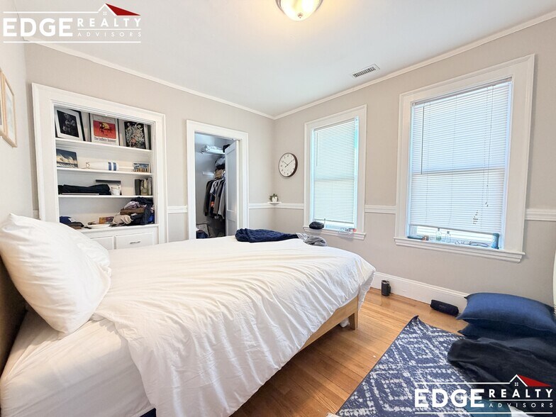 Building Photo - 72 Hunnewell Ave