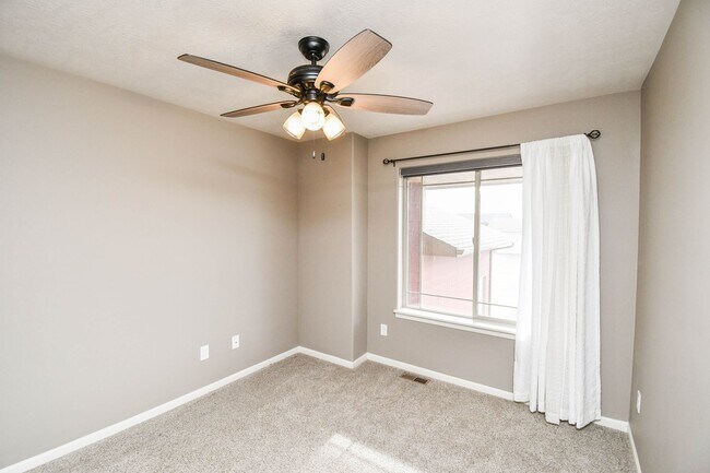 Building Photo - 5 Bedroom 3 Bathroom Single Family Home North Sioux Falls!