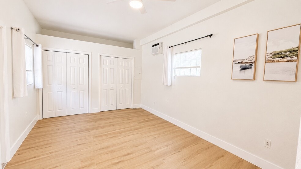 Building Photo - 1012 NE 17th Ct
