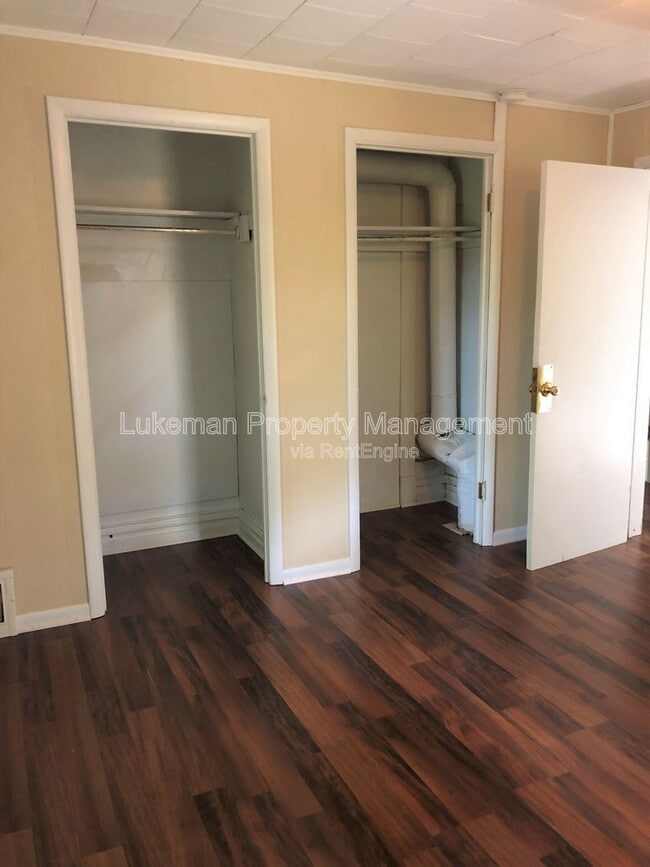 Building Photo - 701 Davis St