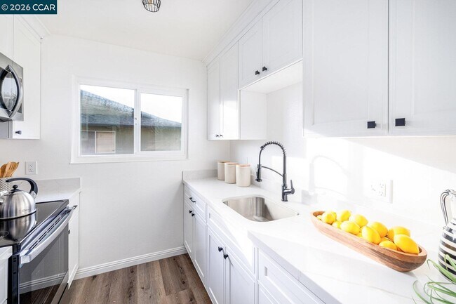 Building Photo - 1033 Mohr Ln