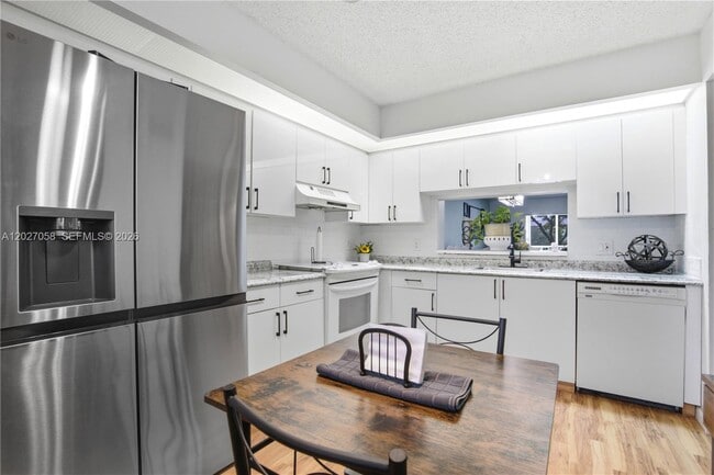 Building Photo - 12901 SW 15th Ct