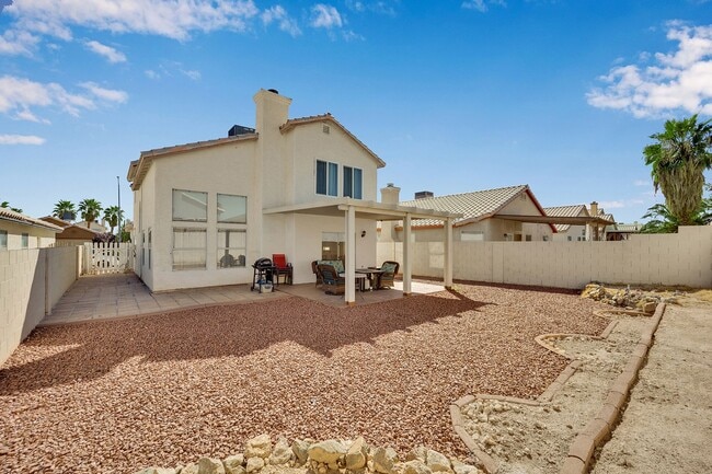Building Photo - Solar Panels= No Nv Energy bill!! 3 Bed 2....