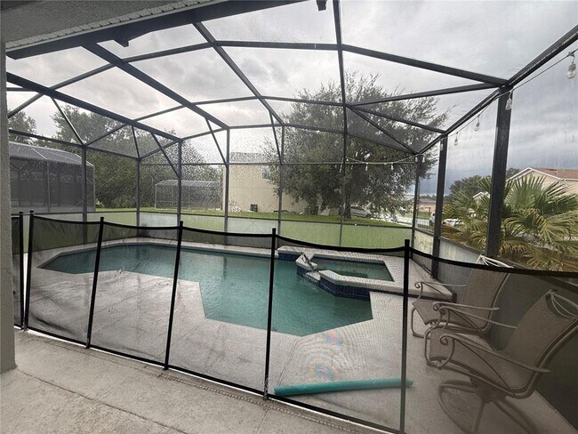 Building Photo - 1675 Royal Ridge Dr