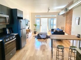 Building Photo - 1713 Locust St