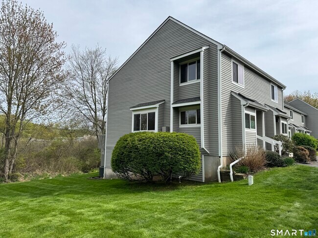 Building Photo - 11 Hilltop Dr