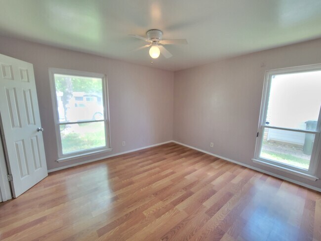 Building Photo - 1060 Richmond Dr