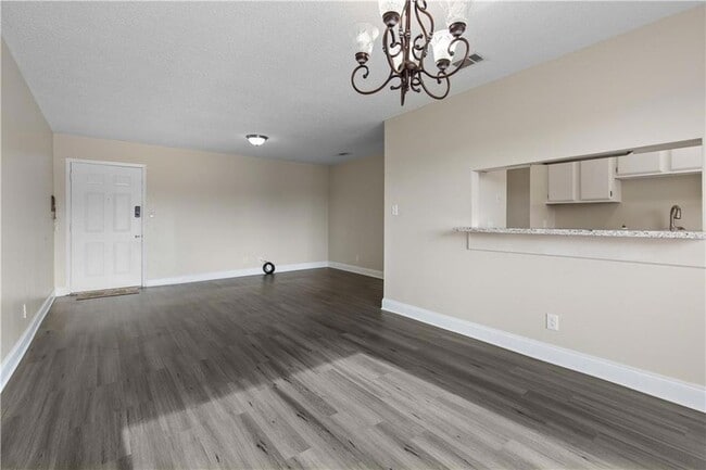 Building Photo - 4800 Pontchartrain Dr