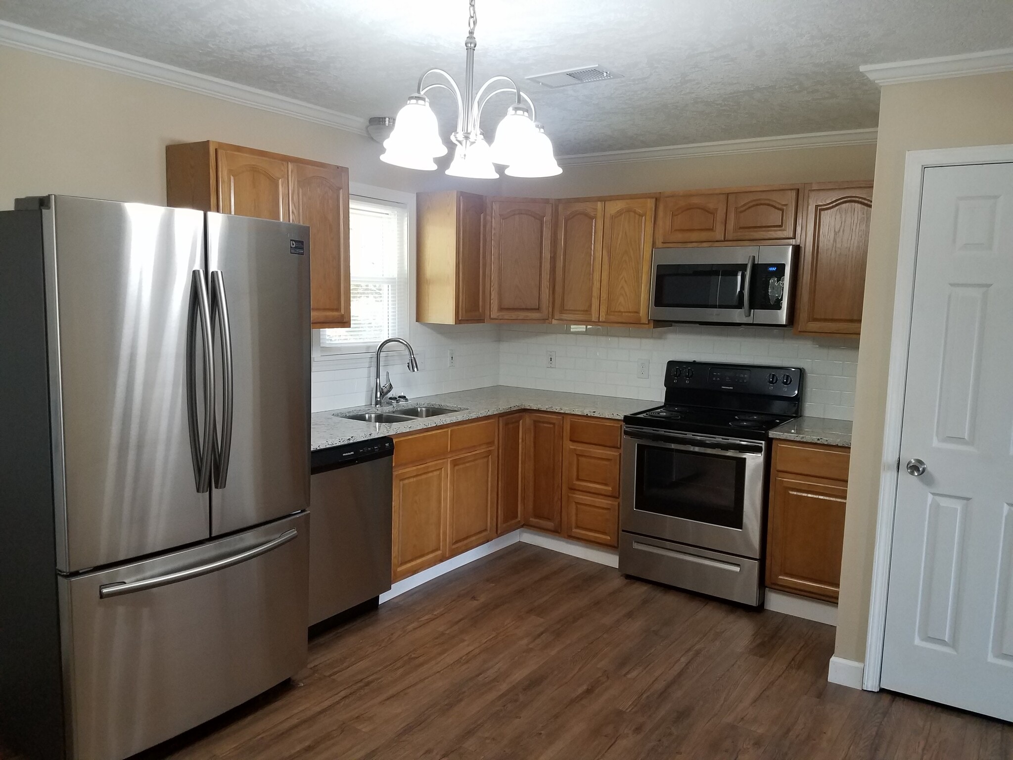 Kitchen - 157 Davis Ln