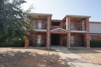 Building Photo - Quad Located In The Heart of Shopping, Dining & Leisure! Easy Access to West Loop!