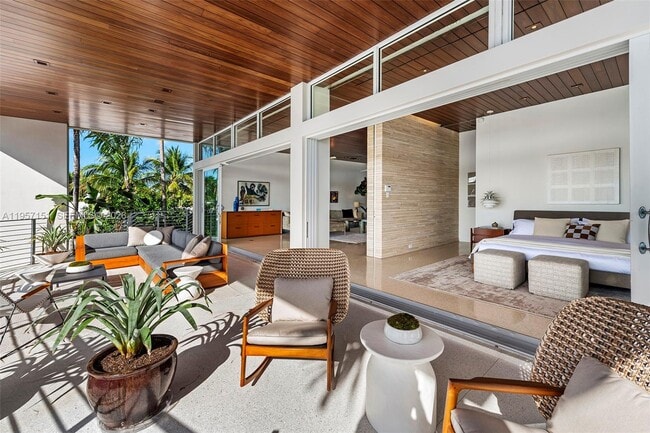 Building Photo - 244 W San Marino Dr