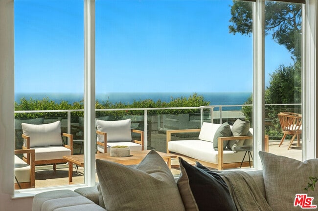 Building Photo - 7335 Birdview Ave