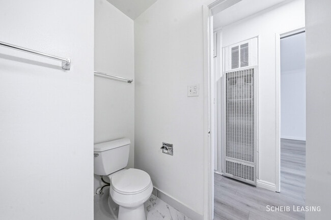 Building Photo - 426 Rexford Dr