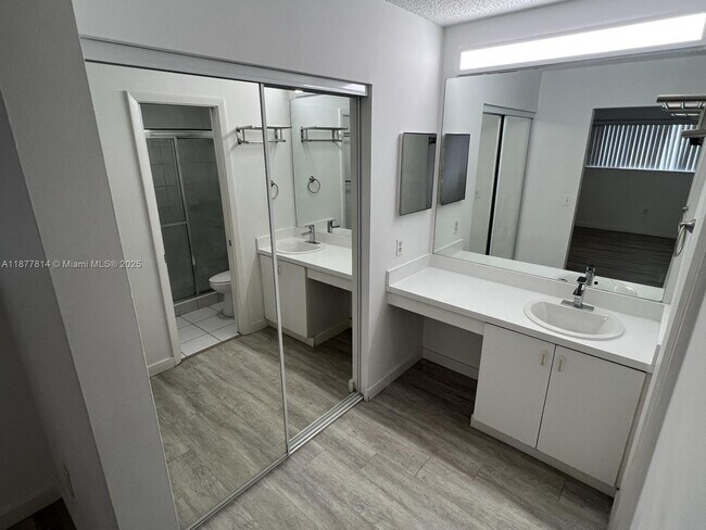 Building Photo - 9731 Hammocks Blvd