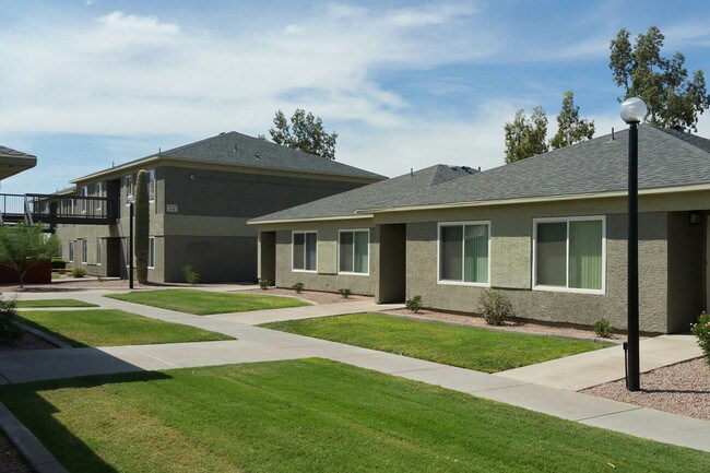 Primary Photo - Vah-Ki Court Apartments