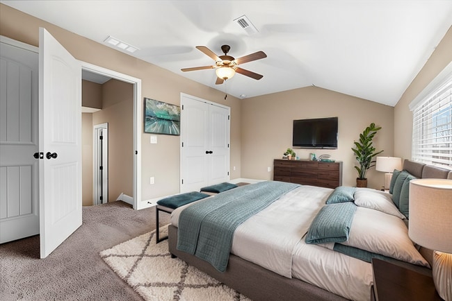 Building Photo - Fall in love at Foxridge Townhomes, Raymor...