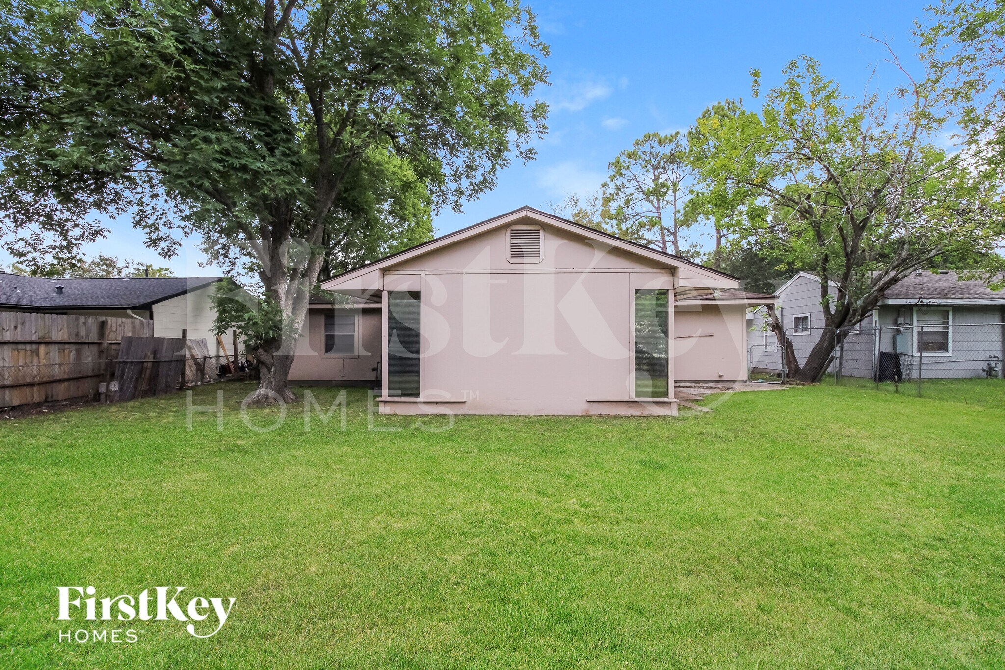 Building Photo - 4415 Akard St