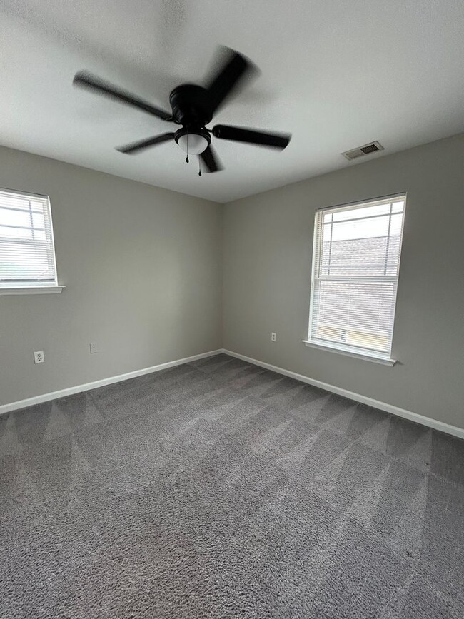 Building Photo - 3 Bed | Bonus Room | 2.5 Bath | Detached C...