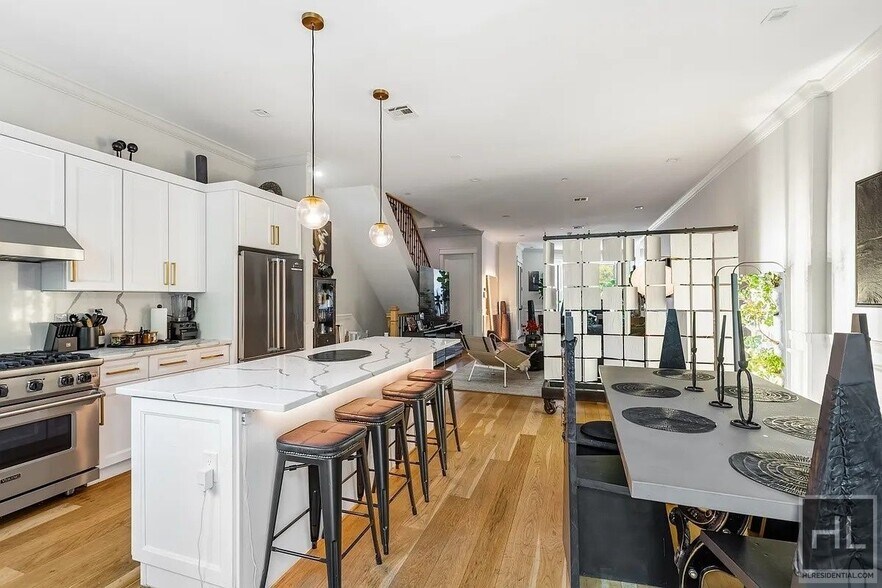 Building Photo - Gorgeous Townhome in Bed Stuy!