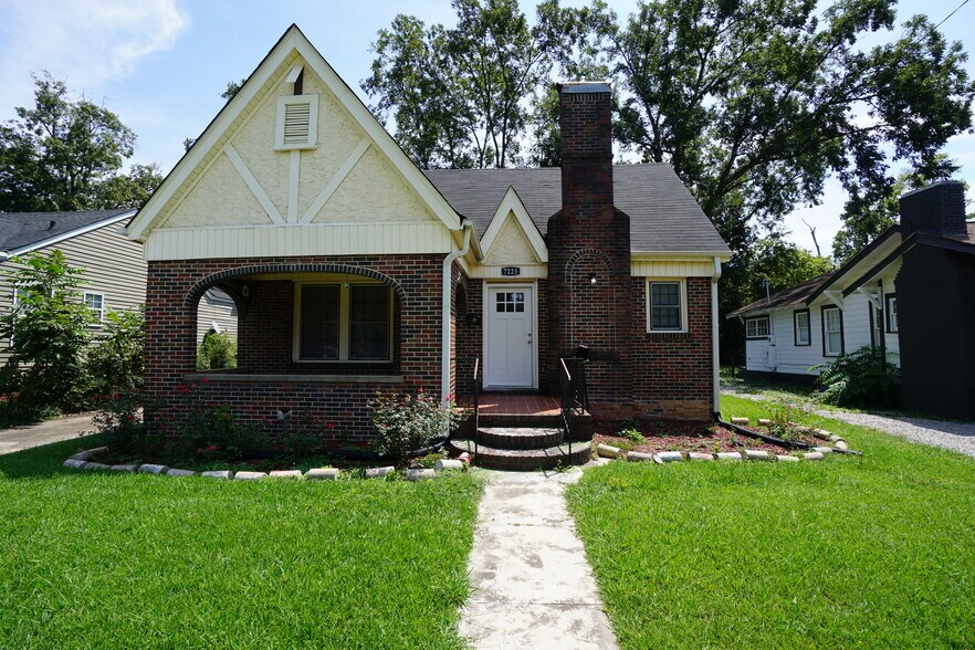 Building Photo - 7223 1st Ave S