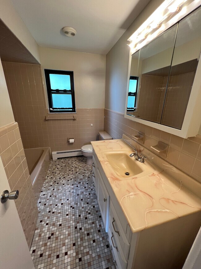 Building Photo - 429 10th St