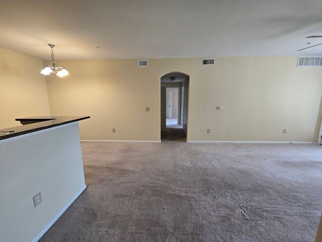 Building Photo - Beautiful 2 Bed, 2 bath condo