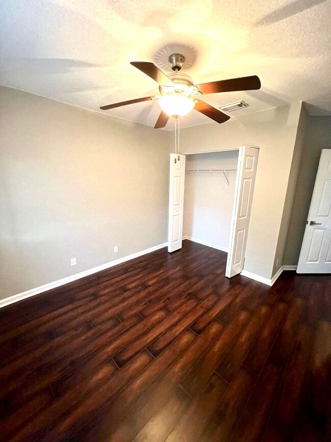 Building Photo - 2072 Oakhurst Way