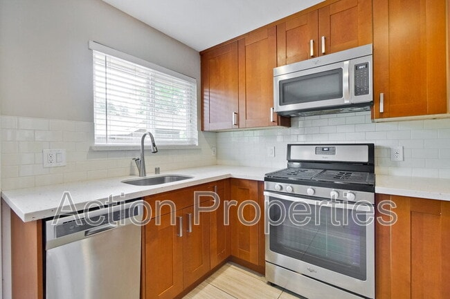 Building Photo - 661 Channing Ave