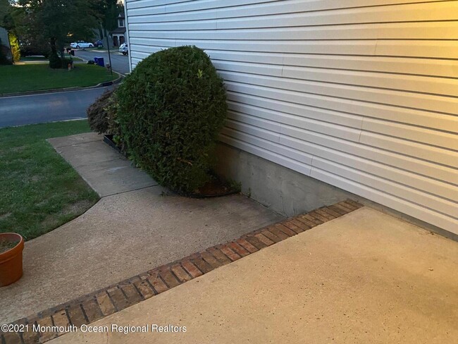 Building Photo - 438 Oak Knoll Dr