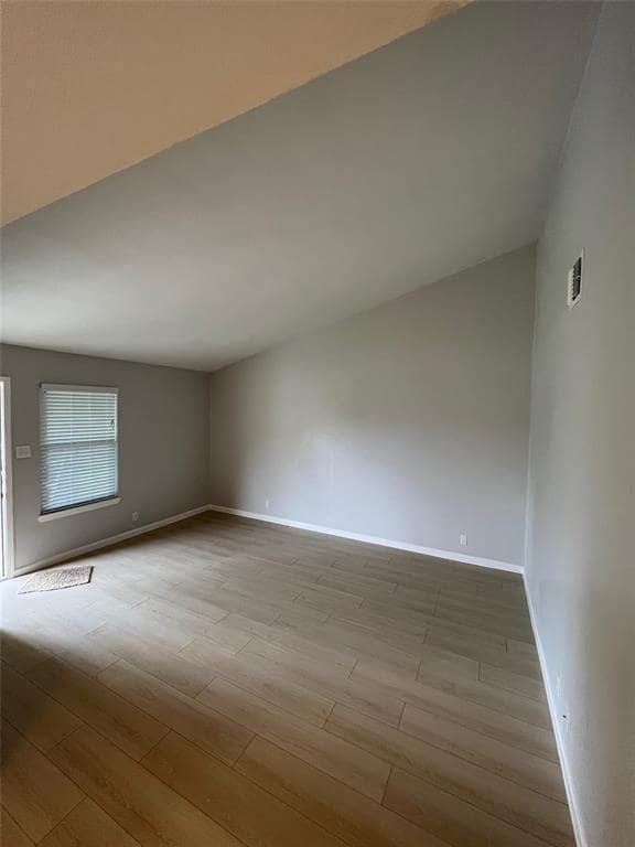 Building Photo - 8708 Pineridge Dr