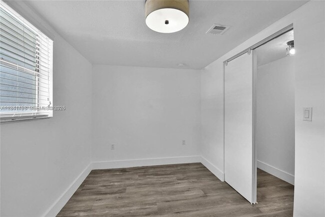 Building Photo - 9371 Fontainebleau Blvd