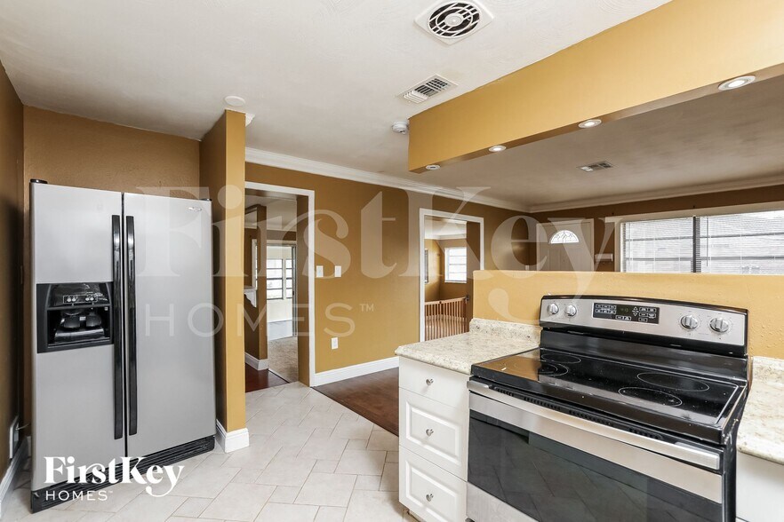 Building Photo - 1228 Helen St