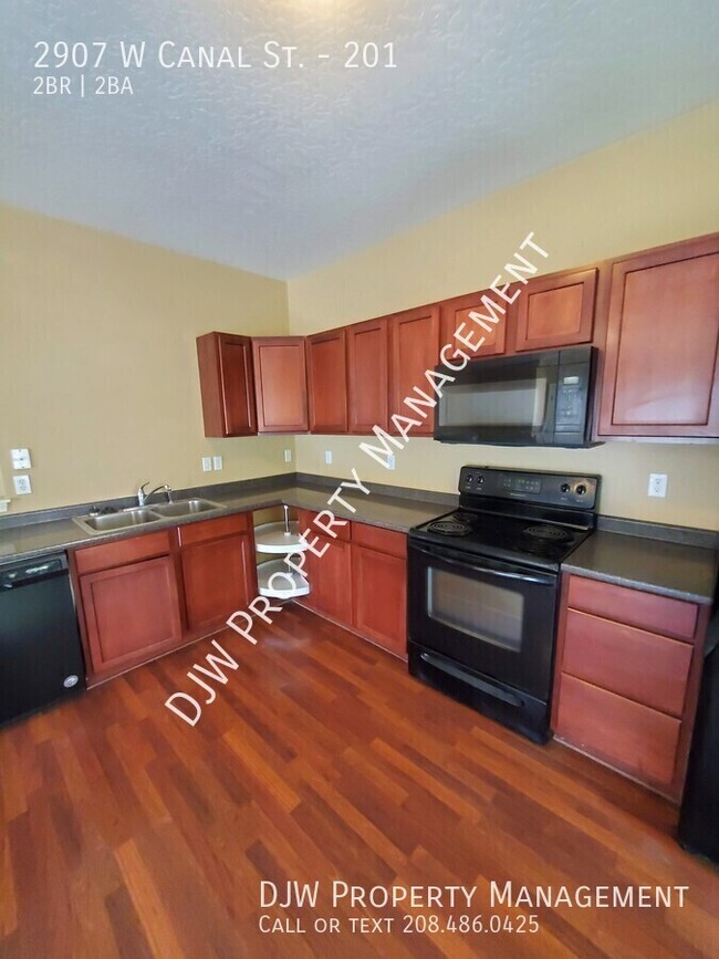 Building Photo - Enjoy Life in this 2 bed 2 bath on the Boi...