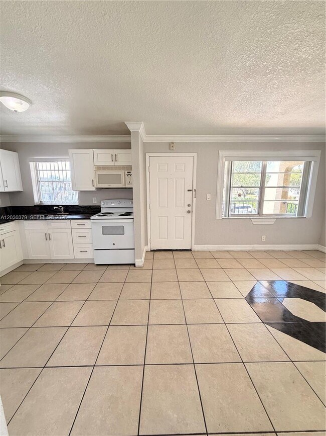 Building Photo - 412 Lakeside Dr