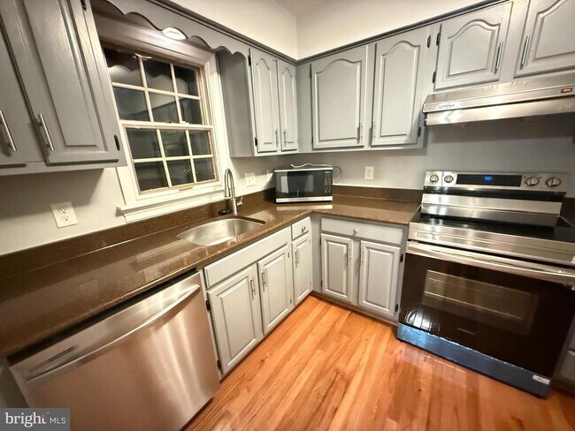 Primary Photo - 3965 Pepperidge Ct