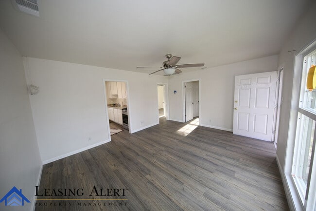 Building Photo - 700 S Kalisher St