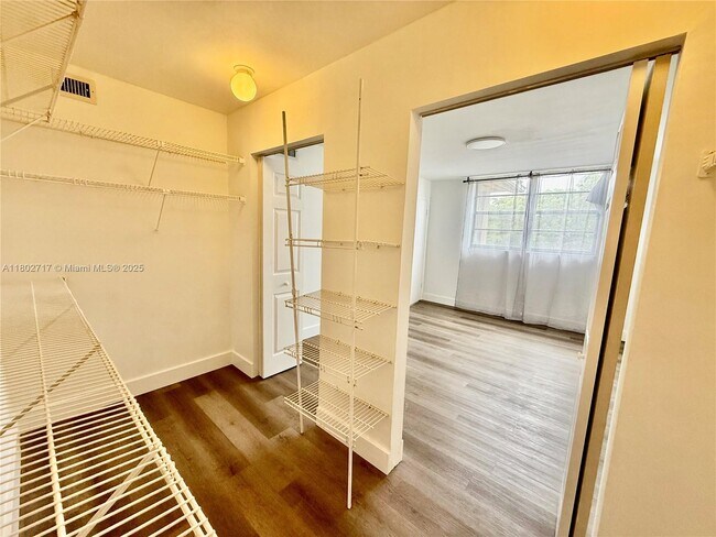 Building Photo - 3561 SW 117th Ave