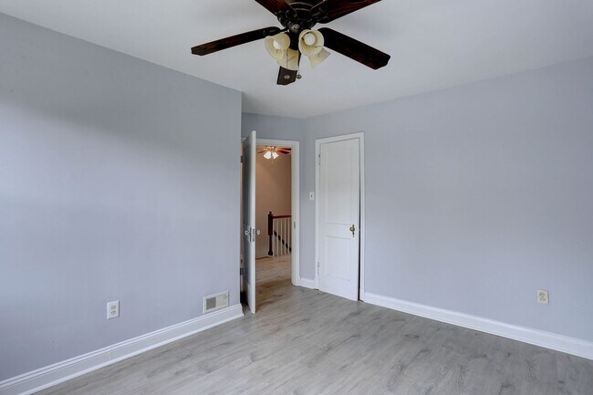 Building Photo - 3 Bedroom 2 Full Bath Row Home Minutes from Morgan State